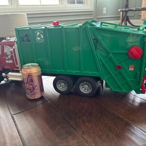 Bruder 02812 MACK Granite Rear Loading Garbage Truck